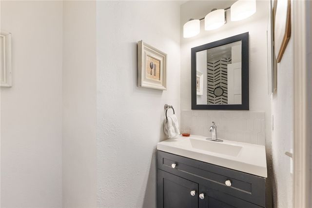 1 Thetford Drive, Bella Vista, AR 72715