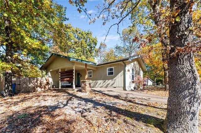 1 Thetford Drive, Bella Vista, AR 72715