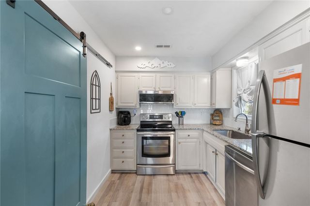 1 Thetford Drive, Bella Vista, AR 72715