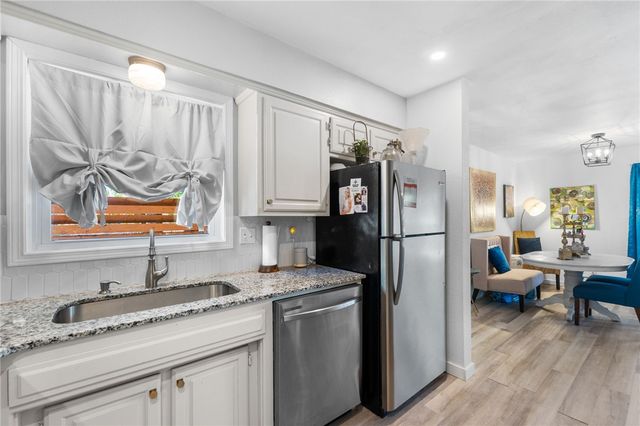 1 Thetford Drive, Bella Vista, AR 72715