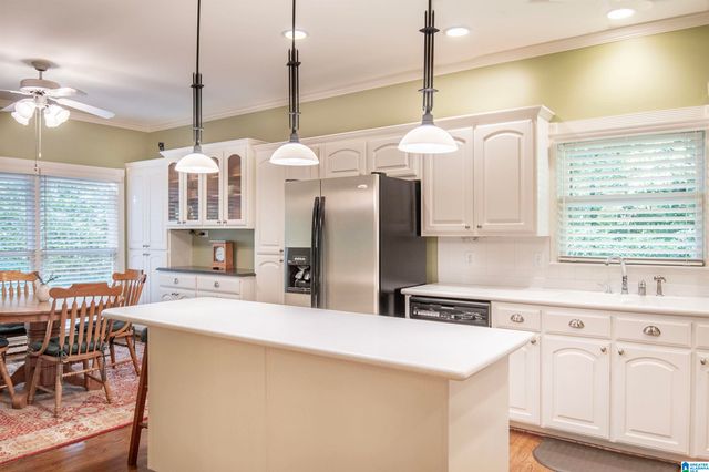 980 INDIAN CREST DRIVE, Indian Springs Village, AL 35124