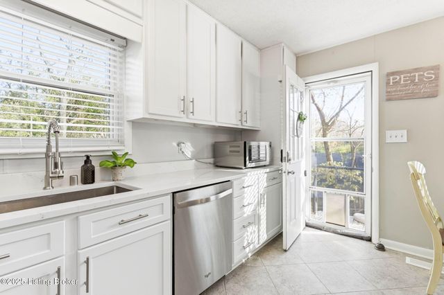 3121 Lynnwood Way, Jeffersontown, KY 40299