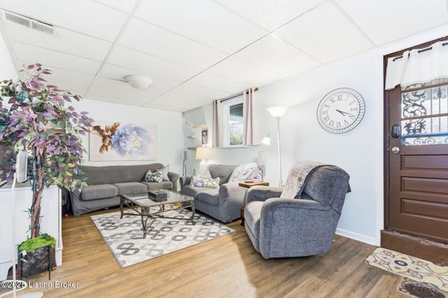 3121 Lynnwood Way, Jeffersontown, KY 40299