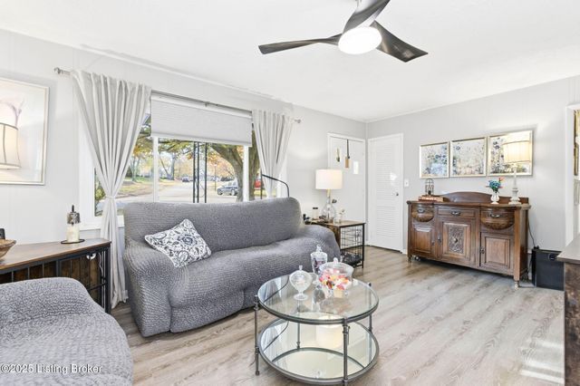 3121 Lynnwood Way, Jeffersontown, KY 40299