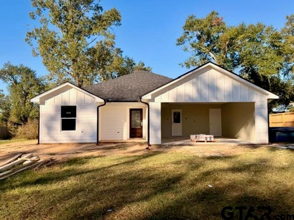 623 N Weldon Street, Frankston, TX 75763