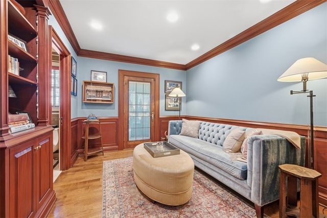 2113 Blairmont Dr, Upper St Clair, PA 15241