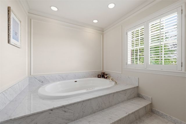 2113 Blairmont Dr, Upper St Clair, PA 15241