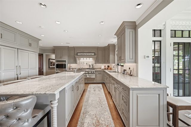 2113 Blairmont Dr, Upper St Clair, PA 15241