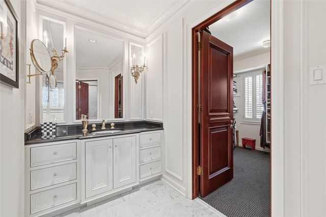 2113 Blairmont Dr, Upper St Clair, PA 15241