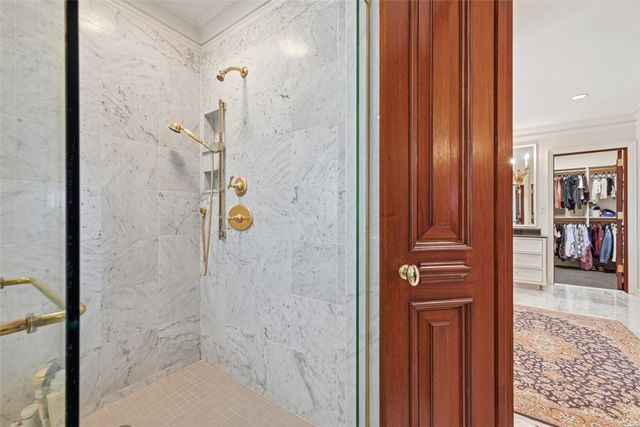 2113 Blairmont Dr, Upper St Clair, PA 15241