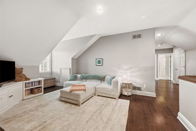 2113 Blairmont Dr, Upper St Clair, PA 15241