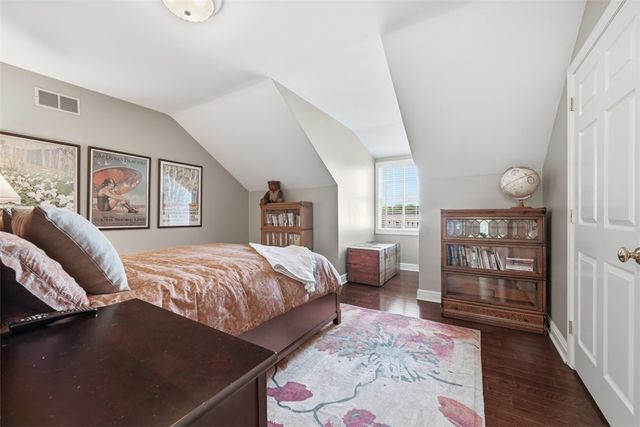 2113 Blairmont Dr, Upper St Clair, PA 15241