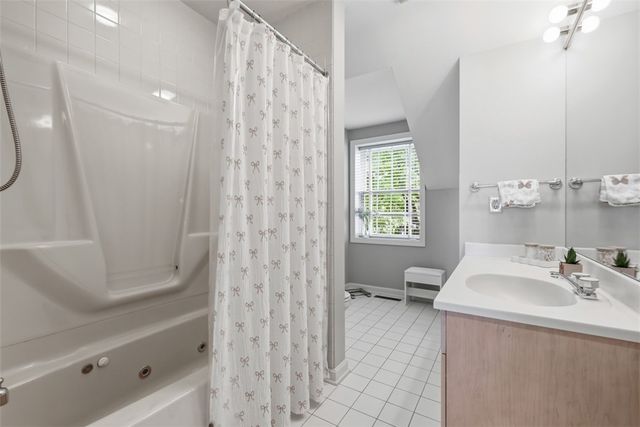 2113 Blairmont Dr, Upper St Clair, PA 15241