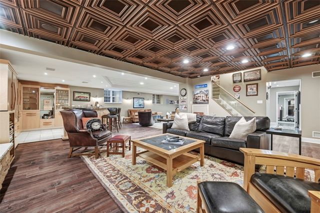 2113 Blairmont Dr, Upper St Clair, PA 15241