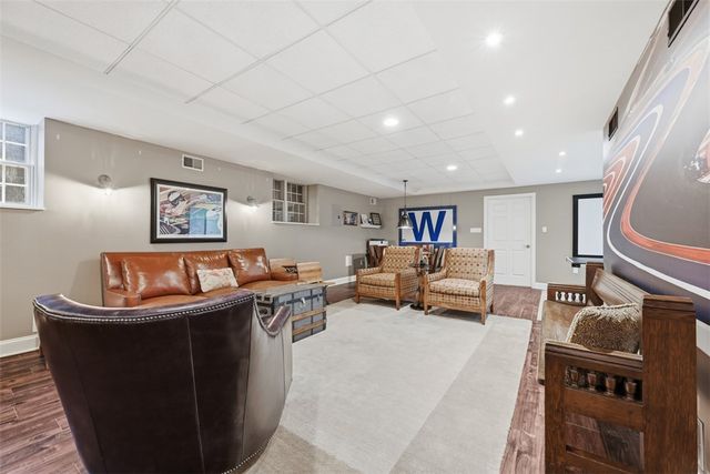 2113 Blairmont Dr, Upper St Clair, PA 15241