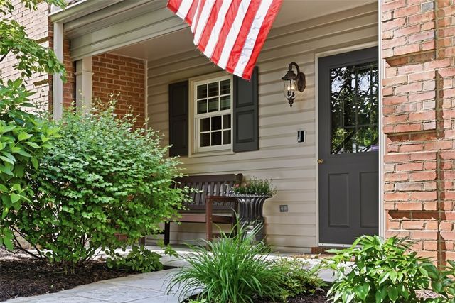 2113 Blairmont Dr, Upper St Clair, PA 15241
