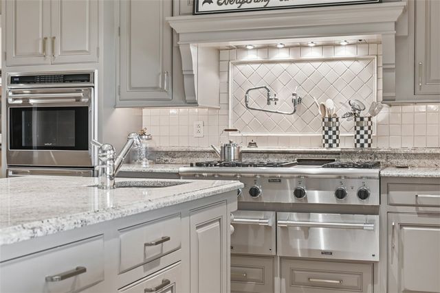 2113 Blairmont Dr, Upper St Clair, PA 15241