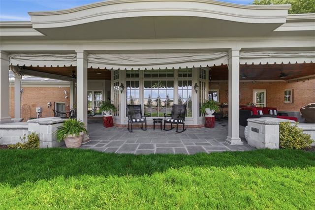 2113 Blairmont Dr, Upper St Clair, PA 15241