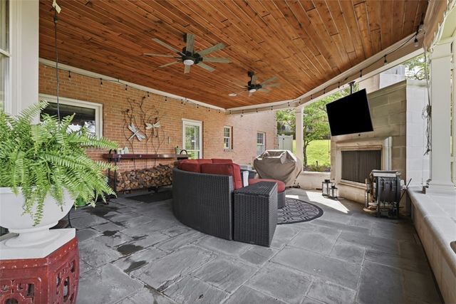 2113 Blairmont Dr, Upper St Clair, PA 15241