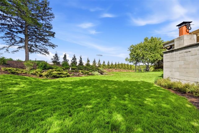 2113 Blairmont Dr, Upper St Clair, PA 15241