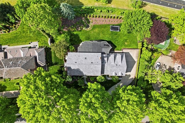 2113 Blairmont Dr, Upper St Clair, PA 15241