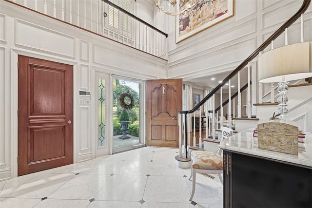2113 Blairmont Dr, Upper St Clair, PA 15241