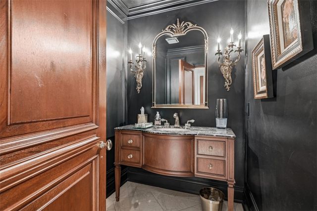 2113 Blairmont Dr, Upper St Clair, PA 15241