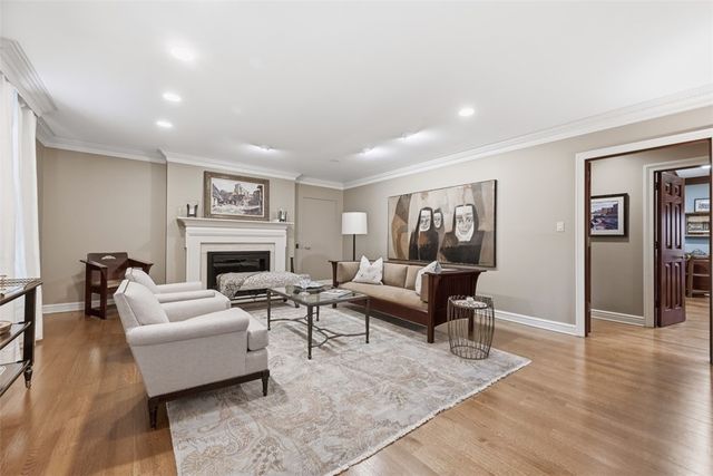 2113 Blairmont Dr, Upper St Clair, PA 15241