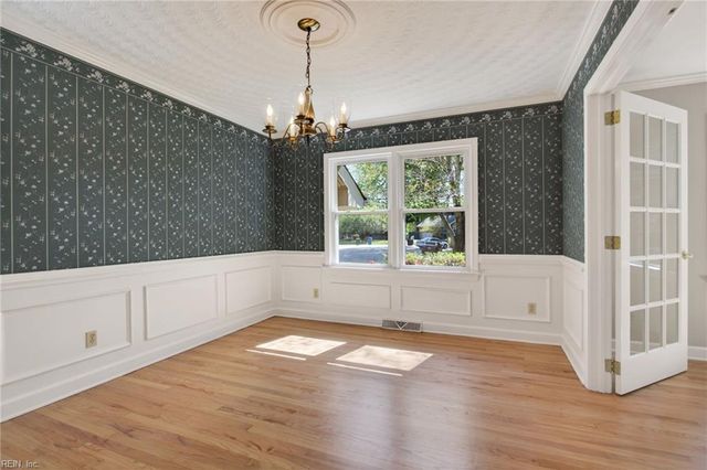 1109 Cresthaven LN, Virginia Beach, VA 23464