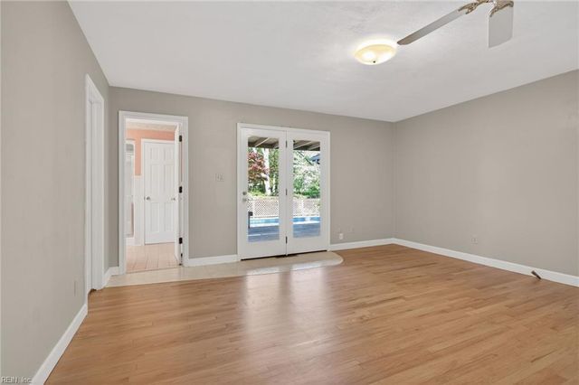 1109 Cresthaven LN, Virginia Beach, VA 23464