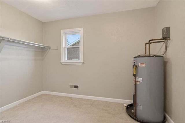 1109 Cresthaven LN, Virginia Beach, VA 23464