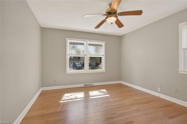 1109 Cresthaven LN, Virginia Beach, VA 23464