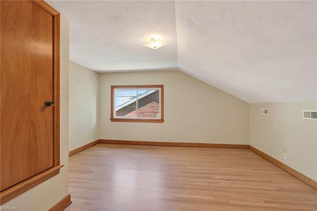 1109 Cresthaven LN, Virginia Beach, VA 23464