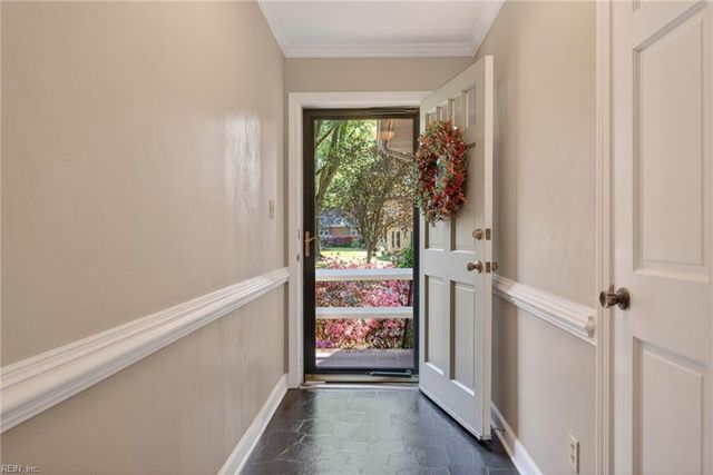 1109 Cresthaven LN, Virginia Beach, VA 23464