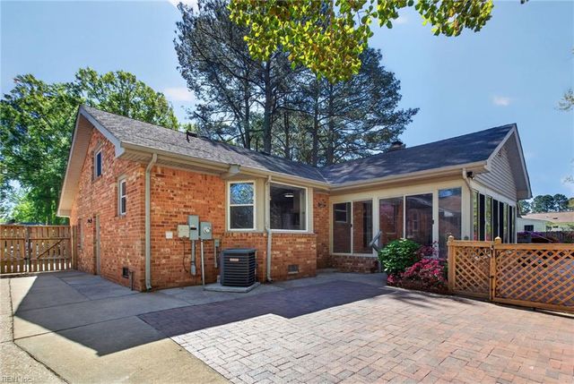 1109 Cresthaven LN, Virginia Beach, VA 23464