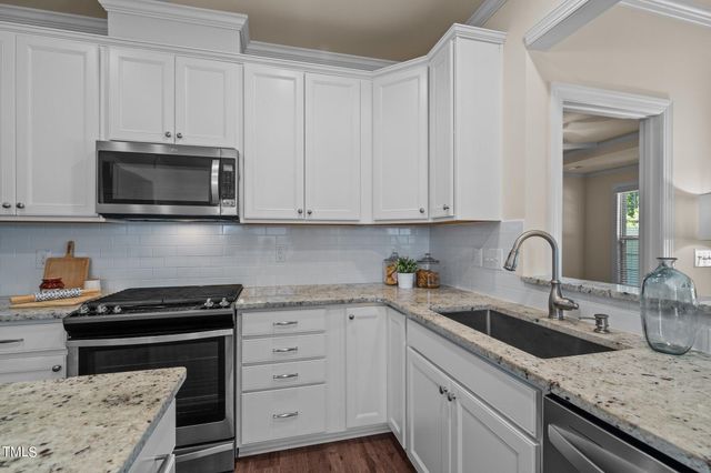 1882 Blue Jay Point, Apex, NC 27502
