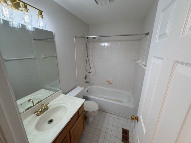 428 Country Lane Court, Wauconda, IL 60084