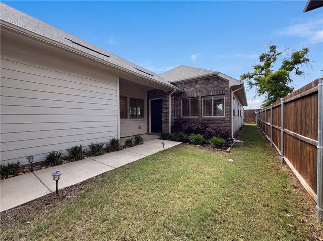 568 Val Verde Street, Aubrey, TX 76227