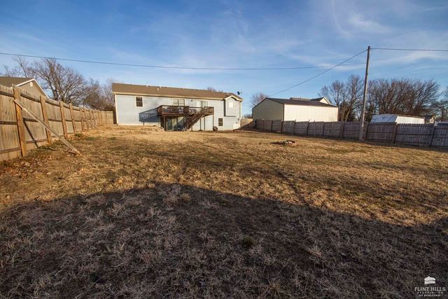 611 Dogwood Street, Wakefield, KS 67487