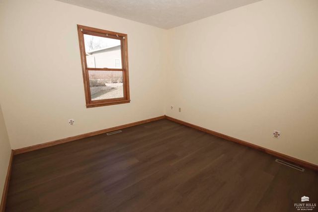 611 Dogwood Street, Wakefield, KS 67487