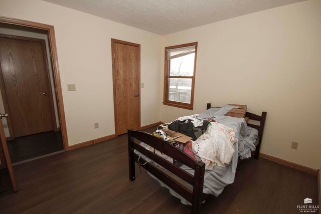 611 Dogwood Street, Wakefield, KS 67487