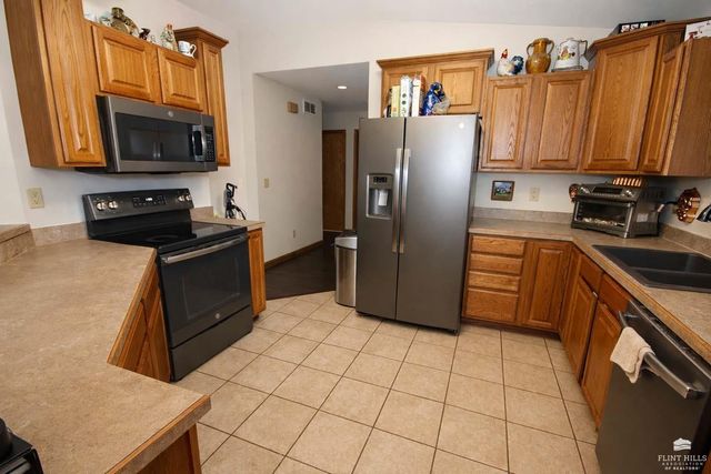 611 Dogwood Street, Wakefield, KS 67487