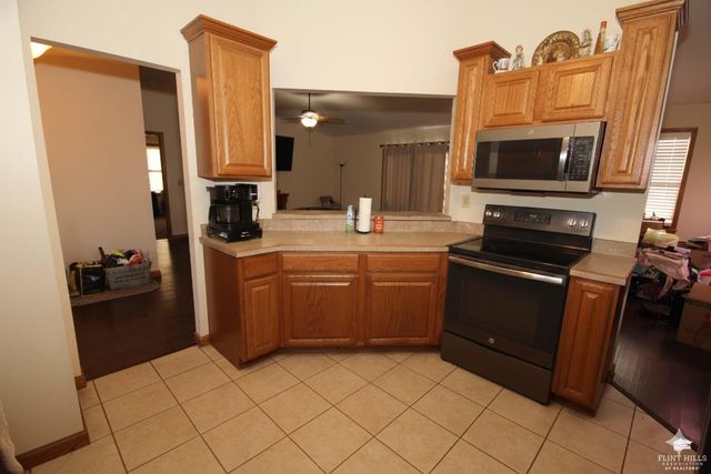 611 Dogwood Street, Wakefield, KS 67487