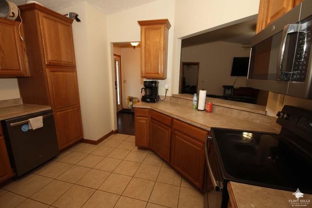 611 Dogwood Street, Wakefield, KS 67487