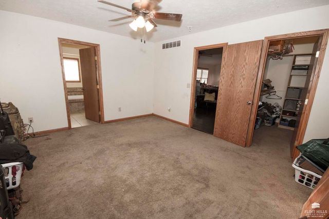 611 Dogwood Street, Wakefield, KS 67487