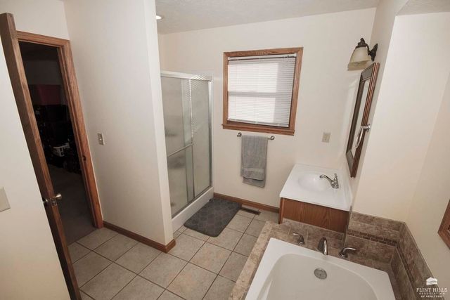 611 Dogwood Street, Wakefield, KS 67487