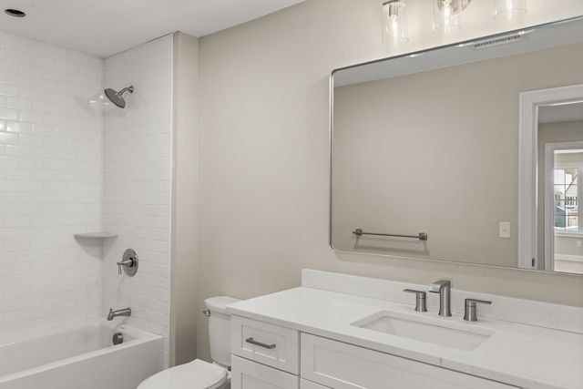 16 Porch Light Drive UNIT 2, Dover, NH 03820