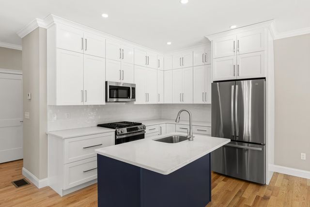 16 Porch Light Drive UNIT 2, Dover, NH 03820