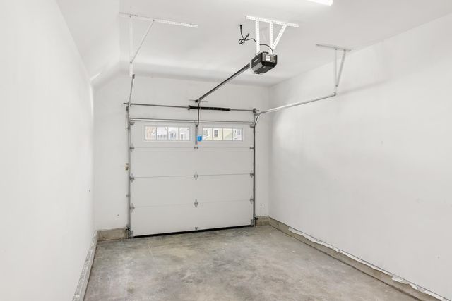 16 Porch Light Drive UNIT 2, Dover, NH 03820