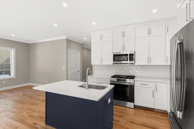 16 Porch Light Drive UNIT 2, Dover, NH 03820